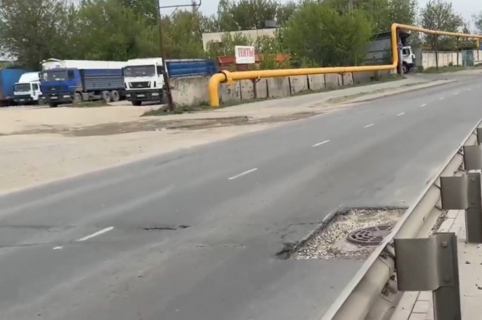 Орловские автомобилисты жалуются на ямы на двух дорогах в Заводском районе