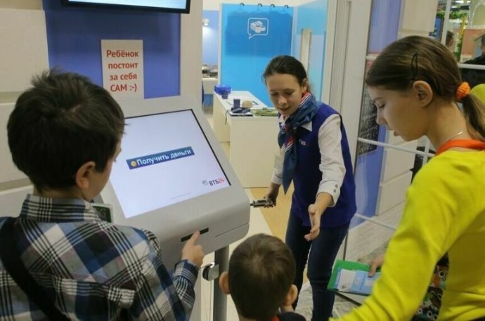 Подростки не смогут открыть банковский счет без согласия родителей