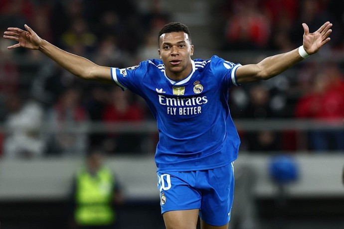 Мбаппе забил четыре гола в игре с "Олимпиакосом" и стал лучшим бомбардиром Лиги чемпионов