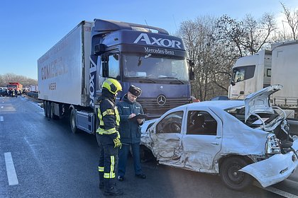 Четыре человека стали жертвами массового ДТП с фурой на российской трассе