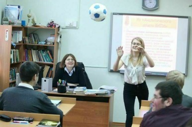 Зарплаты учителей предложили увязать с МРОТ