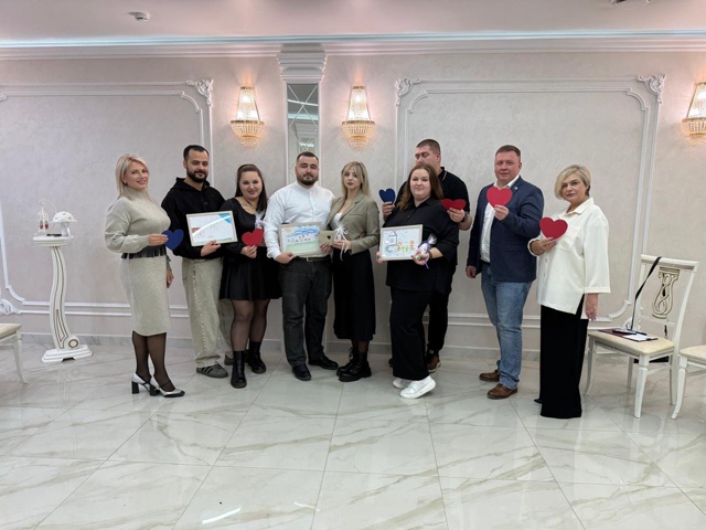 Во Дворце бракосочетания Новомосковска устроили праздник для молодоженов