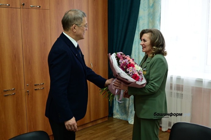 Радий Хабиров пообщался с матерью погибшего Героя России Максима Рыбакова