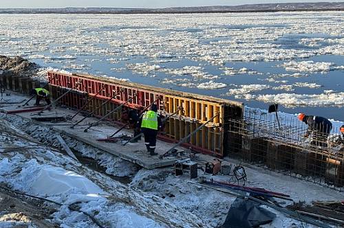 Работы по строительству дамбы во Владимировке идут с опережением графика Работы по строительству дамбы во Владимировке идут с опережением графика