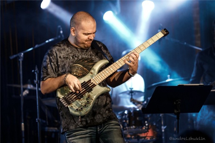 18 декабря: Антон Давидянц (Россия),Томаш Бура (Великобритания), Роберто Порта (Италия). Интернациональное супертрио в Джаз-клубе Алексея Козлова