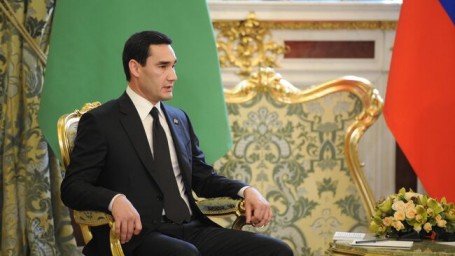 Президент Туркмении освободил от должности главу "Туркменхимии"