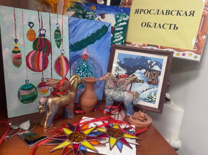 Ярославские художники и ученики школ искусств отправили в Донбасс новогодние подарки Ярославские художники и ученики школ искусств отправили в Донбасс новогодние подарки