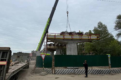 В Белогорске на путепроводе начался монтаж ливневого коллектора