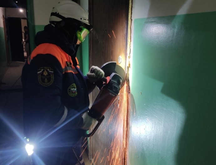 В Пензе спасатели вскрыли квартиру в 3-м проезде Лобачевского В Пензе спасатели вскрыли квартиру в 3-м проезде Лобачевского