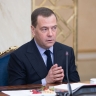 Медведев: Зеленский боится нацистов и пресмыкается перед ними