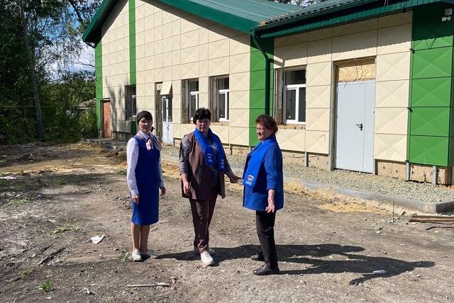 В Дубенском районе «партийный десант» осмотрел ДК, где ведется капитальный ремонт