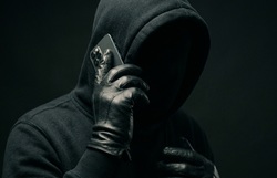 "Сотрудник банка" убедил молодого горожанина "обезопасить" 300 тысяч "Сотрудник банка" убедил молодого горожанина "обезопасить" 300 тысяч