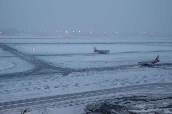 Аэропорт Шереметьево прекратил принимать самолеты из-за снегопада Аэропорт Шереметьево прекратил принимать самолеты из-за снегопада