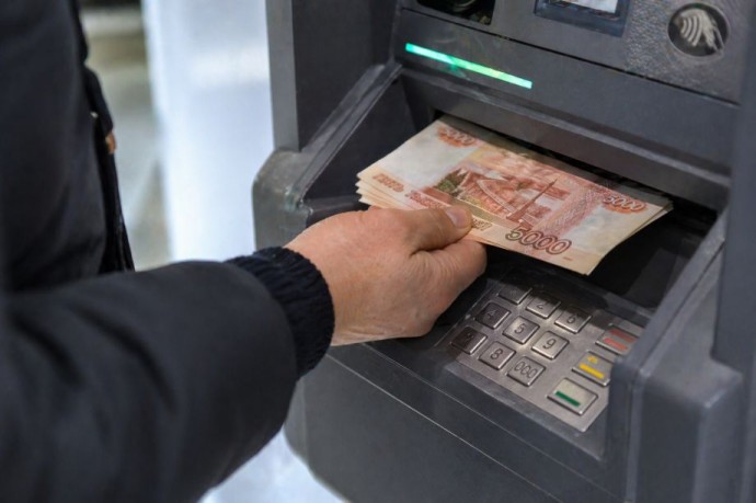 Почему с 12 мая стоит снять деньги с банковских карт Почему с 12 мая стоит снять деньги с банковских карт