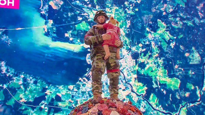 Создана руками петербуржцев: народную скульптуру «Защитник Отечества» представили в парке «Россия — моя история» Создана руками петербуржцев: народную скульптуру «Защитник Отечества» представили в парке «Россия — моя история»