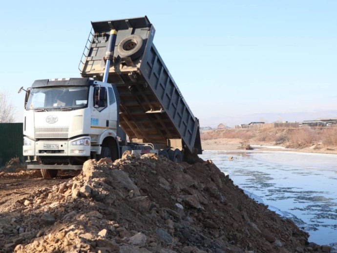 В Чите начались аварийно-восстановительные работы на реке В Чите начались аварийно-восстановительные работы на реке