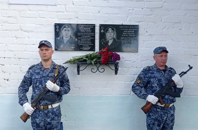 В Леплейской школе открыли мемориальную доску выпускнику Михаилу Давыдову