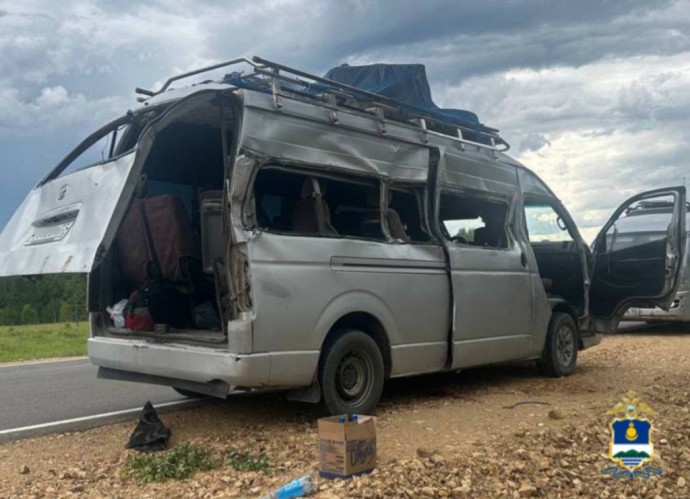 В Бурятии пассажирка погибла в жутком ДТП с маршруткой и экскаватором