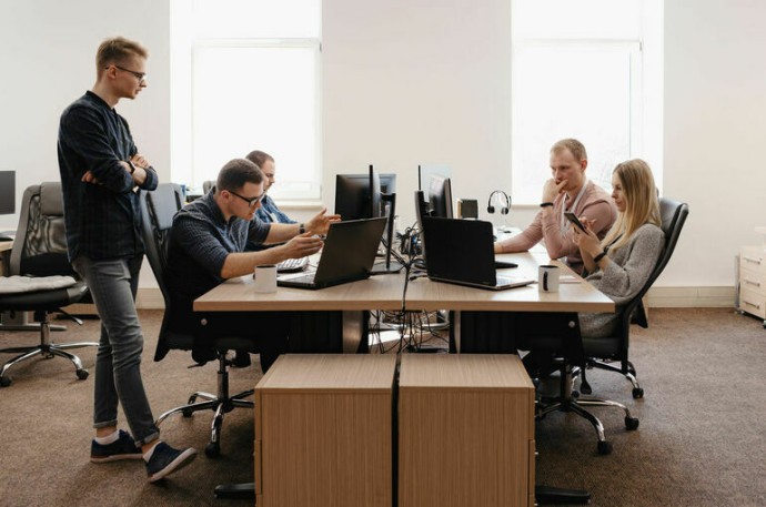 В Роскачестве рассказали об отличиях в работе по трудовой книжке и без В Роскачестве рассказали об отличиях в работе по трудовой книжке и без