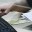 Работник оспорил наказание за неготовность к онлайн-совещанию из-за командировки