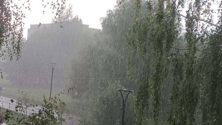 В Уфе после ливня подтопило частные дома