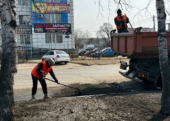 Несколько видов техники привлекли в Благовещенске к восстановлению дорог