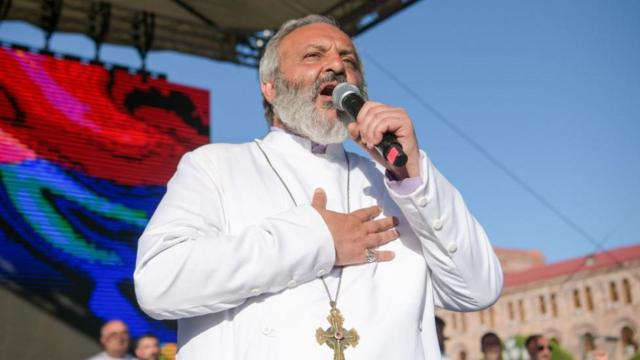 В Армении, кроме архиепископа Баграта Галстаняна, задержали еще семь человек