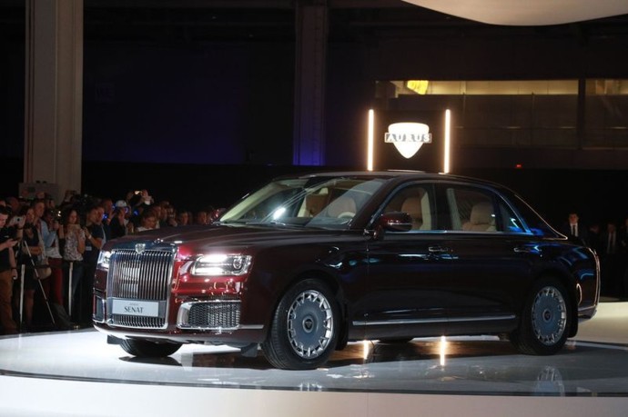 В Сети появились фото бордового Aurus Филиппа Киркорова