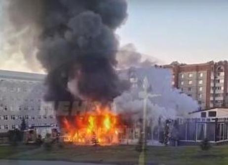 На проспекте Победы в Пензе загорелся мясной магазин