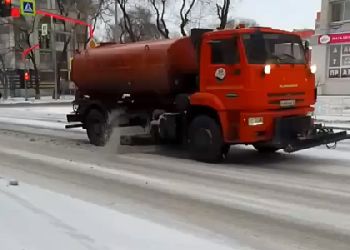 На расчистку дорог в Благовещенске вышли ПУМы