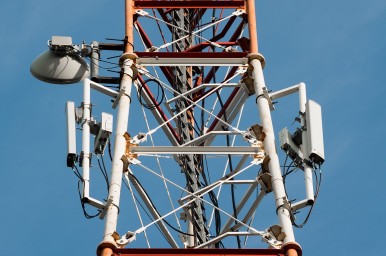 МегаФон получит 1500 базовых станций российского производителя YADRO
