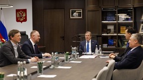 Виталий Савельев встретился с участником президентской программы «Время героев» Александром Карамышевым