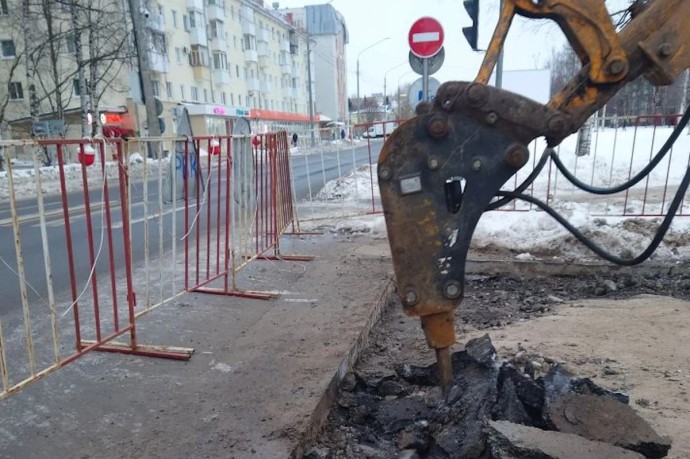 Вологодскую улицу в Архангельске восстанавливают после ремонта водовода