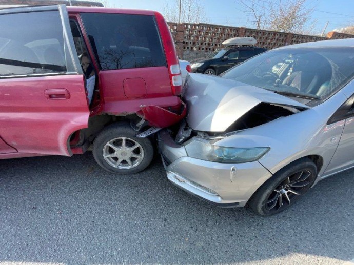 Во Владивостоке «Газель» запустила цепочку столкновений с легковушками Во Владивостоке «Газель» запустила цепочку столкновений с легковушками