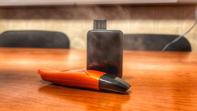 Владимир Путин одобрительно отнесся к идее полного запрета вейпов Владимир Путин одобрительно отнесся к идее полного запрета вейпов