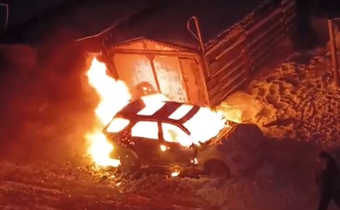 Ночью в сахалинском селе сгорел автомобиль
