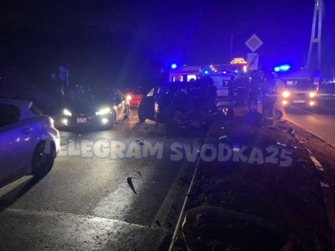 На Русском острове массовая авария заблокировала проезд На Русском острове массовая авария заблокировала проезд