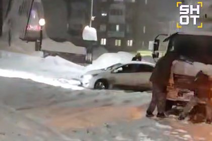 Снежный апокалипсис накрыл российский поселок и курорт Снежный апокалипсис накрыл российский поселок и курорт