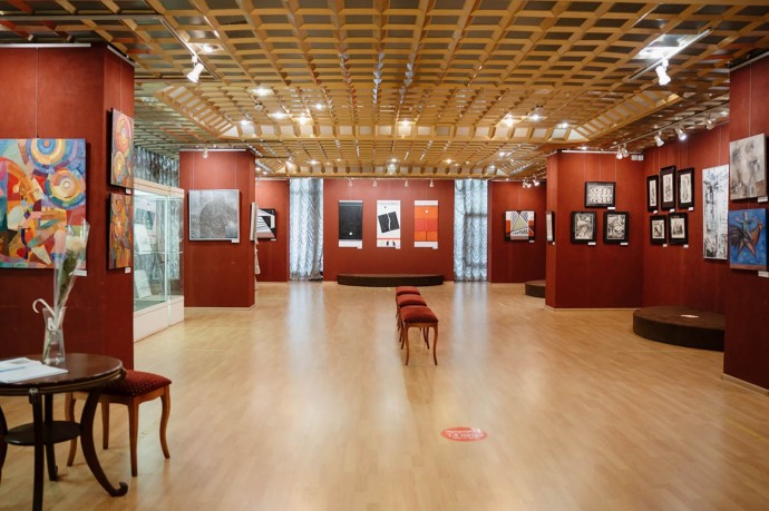 Комплексный билет на выставки «Портреты современников без фотошопа» и «Только МАХУ!»