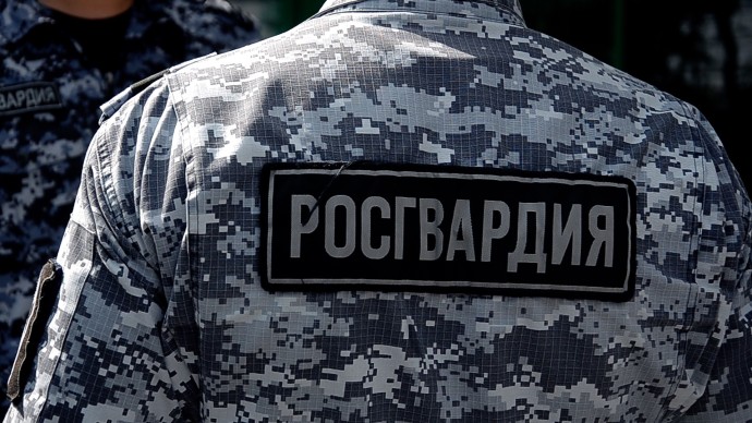 В Пензе полуголый мужчина устроил дебош в пивном магазине