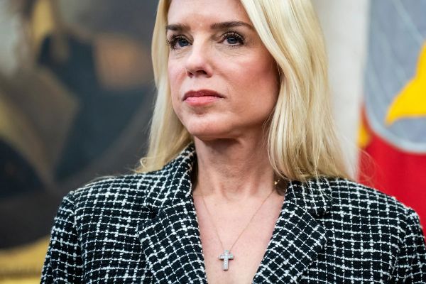Бонди уволила 20 прокуроров, помогавших Смиту в преследовании Трампа — АВС