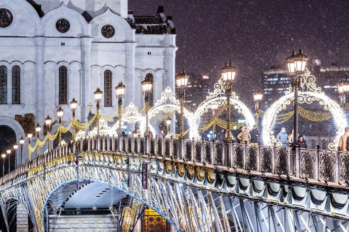 Мосты столицы украсили к Новому году и Рождеству Мосты столицы украсили к Новому году и Рождеству