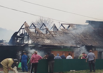 В Бурейском округе соседи помогли тушить пожар