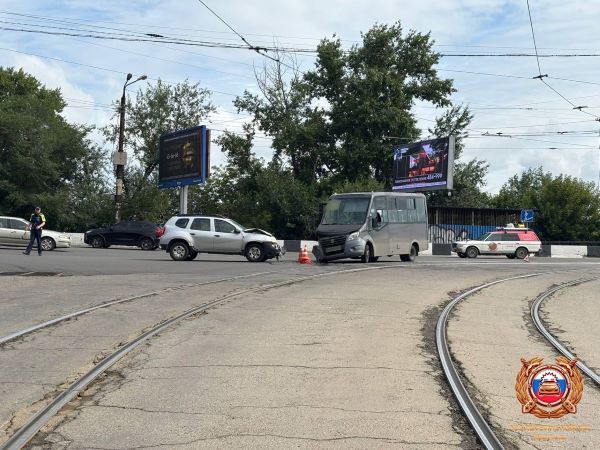 В Иркутске в ДТП с маршруткой пострадали два человека