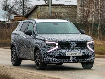 Прототип нового кроссовера Lada Azimut с 1,8-литровым двигателем сфотографировали в Тольятти