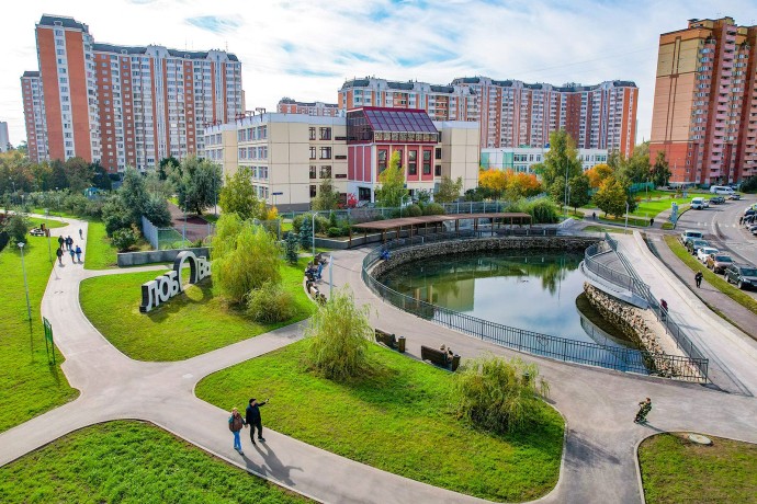 В нескольких районах Москвы обновили места для прогулок В нескольких районах Москвы обновили места для прогулок