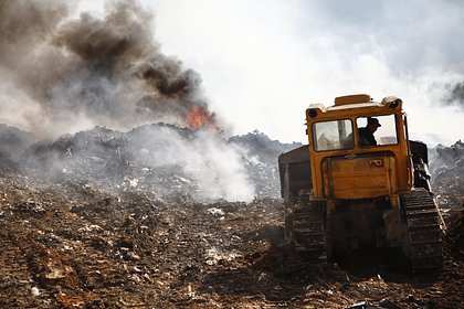 Свалка загорелась в российском регионе на площади 20 тысяч квадратов