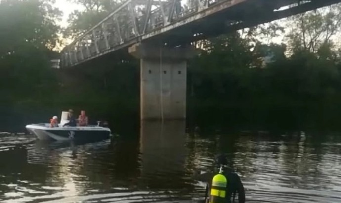 В селе под Ярославлем водолазы достали тело утонувшей 17-летней девушки