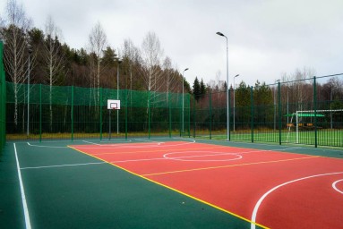 ​В микрорайоне Крым появилась новая спортплощадка у школы