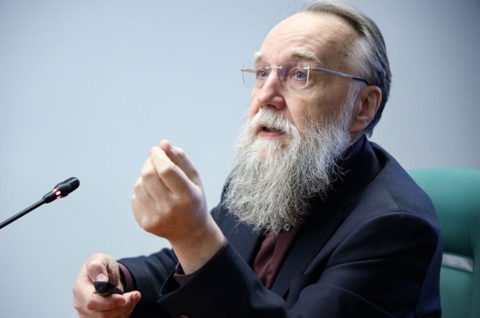 Александр Дугин объяснил, почему патриотизм — не архаика, а семья — не социальный контракт